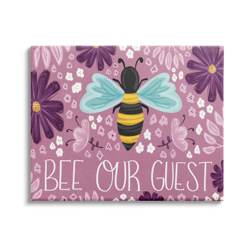 «Bee Our Welcome Welcome», fleurs de chalet mauves par Emily Cromwell, Toile tendue, H 36 po x l 48 po