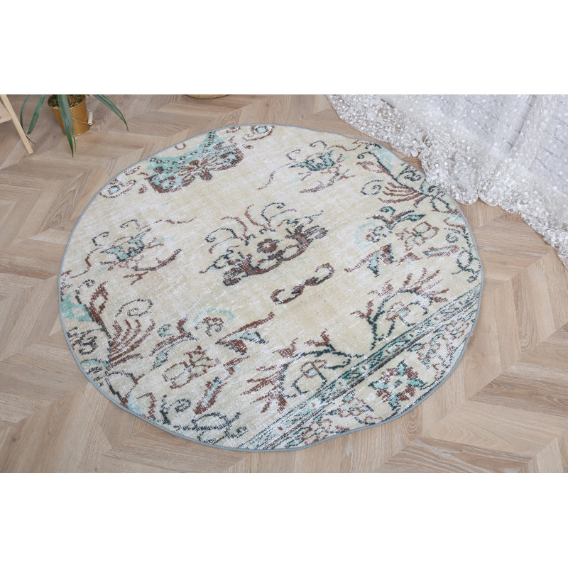 Tapis turc vintage en laine tissé à la main avec des nuances beiges idéal pour les dortoirs ou les halls d'entrée