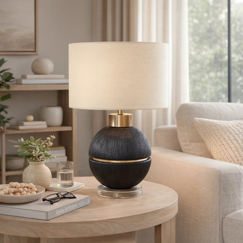 Lampe de table Phoebe, résine globe doré et noir, abat-jour en lin beige, Noir, noir, noir, noir, 26" H x 16" W x 16" D