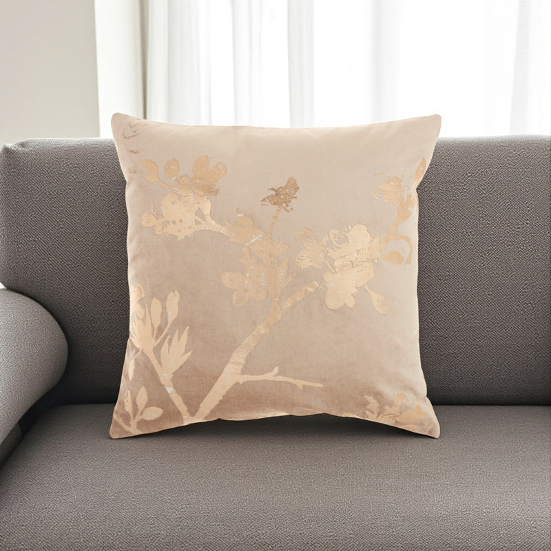 Coussin décoratif rose avec motif floral or rose