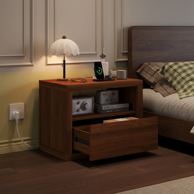Table de chevet avec station de charge cachée, table de chevet étroite avec 2 prises de courant, ports USB et Type-C, tiroir et tablette ouverte, table de bout en grain de bois pour les petits espaces de chambre à coucher (noyer brun, l 26,96 po)