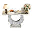 Console à miroir de 45 pouces avec losanges concassés incrustés dans la rainure du miroir, canapé en forme de O glam derrière la table, table d'entrée en verre argenté moderne pour le couloir du salon, bureau de la console de luxe