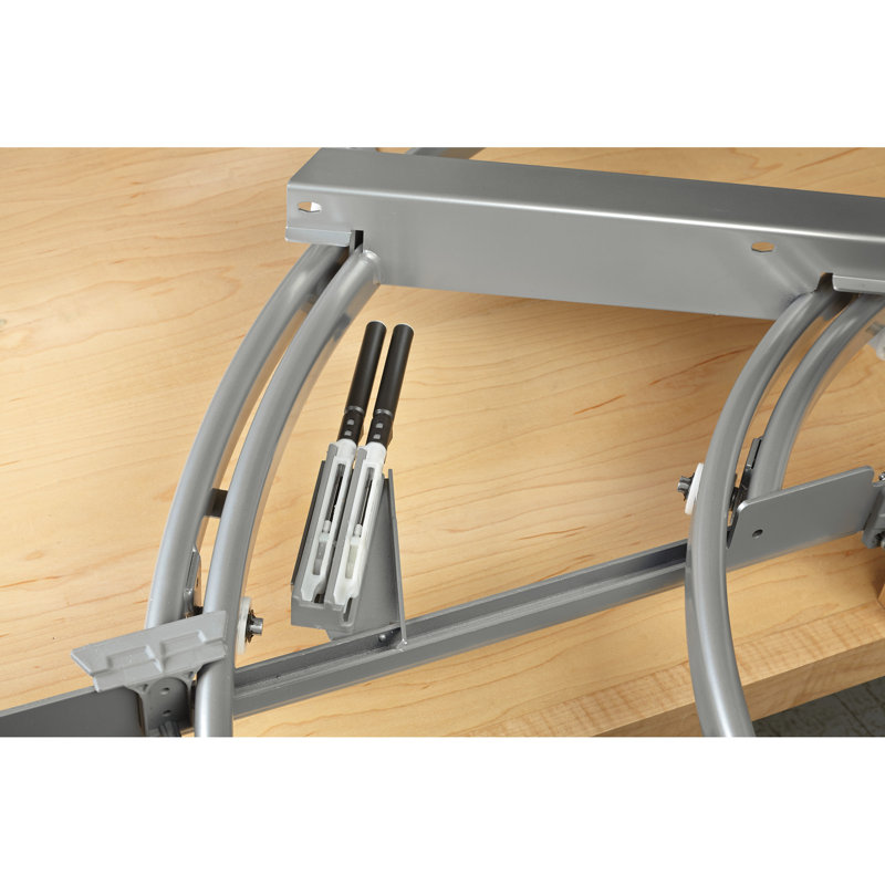 Système d'organisation d'angle coulissant Contemporary Curve de Rev-A-Shelf pour les coins cachés