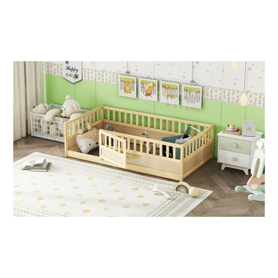 Lit simple au sol, fabrication intégrale avec barrière de très haute sécurité, porte, cadre de lit pour enfants, lit en bois pour enfants Montessori, bois naturel