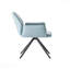 Fauteuil rembourré en cuir bleu clair dans des bureaux élégants et finition noire avec fonction rotative