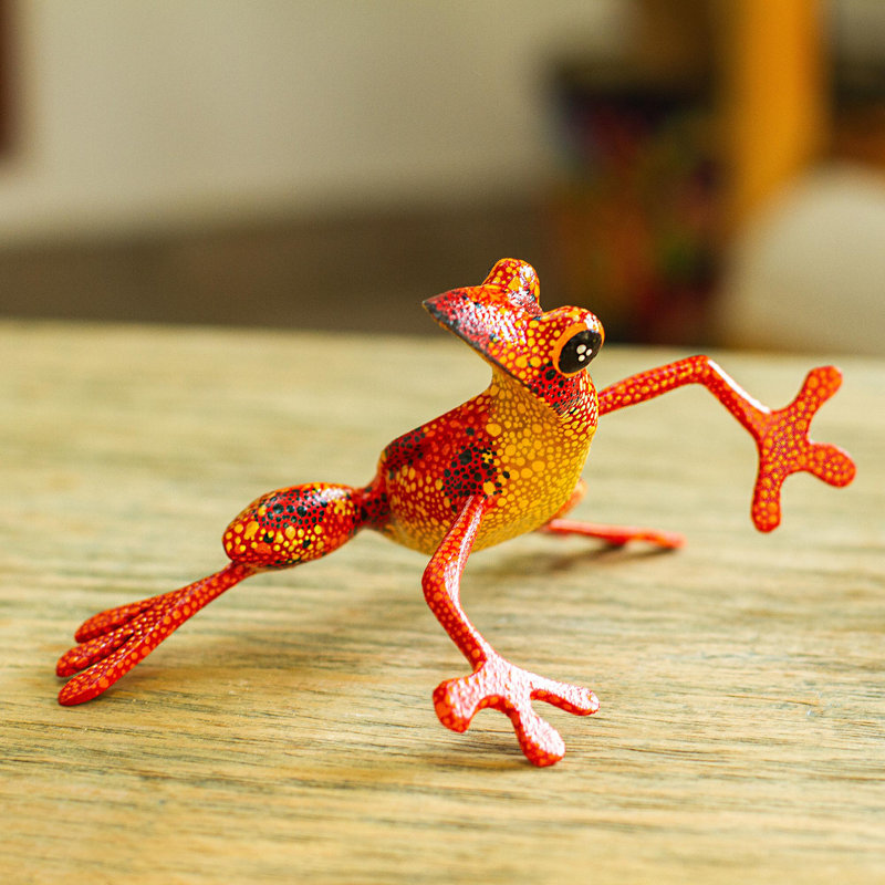 Figurines & Sculptures