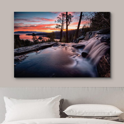 «Water Rushes Over Lake At Sunset» sur toile