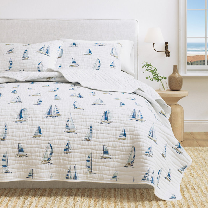 Blue Seashell Reversible Quilt Set with Shams, Full / Queen Quilt + 2 Standard Shams, Blue Floral