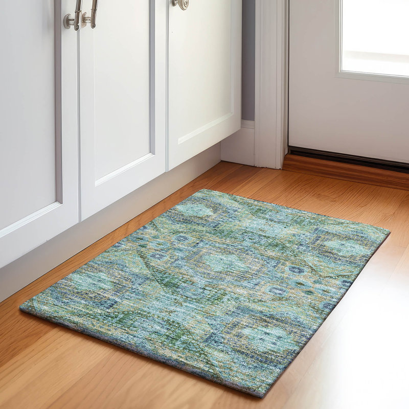 Tapis vert intérieur / extérieur lavable à la machine Xhevrie, Rectangle 1 pi 8 po x 2 pi 6 po