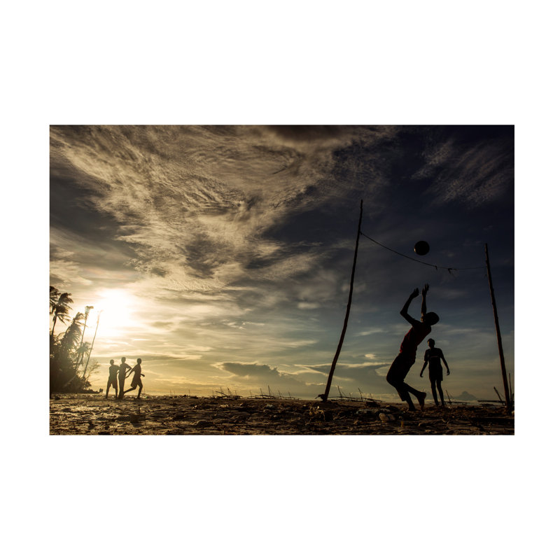 Art sur toile, «ologic dan mirica enfants jouant au football à Zanzibar », H 22 po x l 32 po