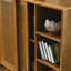 Armoire Mid-Century avec tablettes réglables et pieds en bois massif