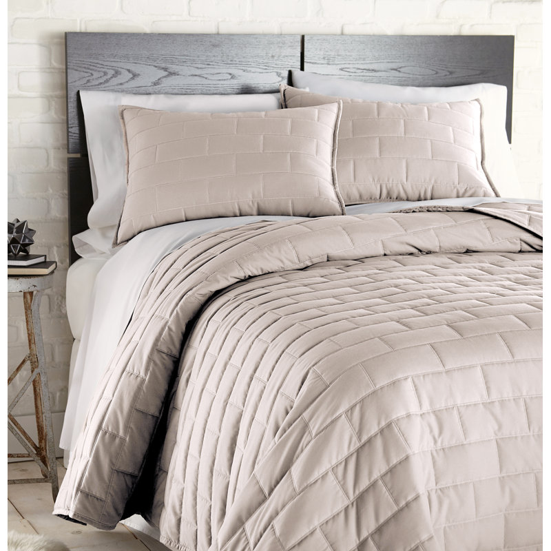 Southshore Fine Linens Brickyard Quilt Set in Bone, Lightweight Double-Brushed Microfiber Brick-Style Quilted Bedding Set with 2 Pillow Shams, Full/Queen