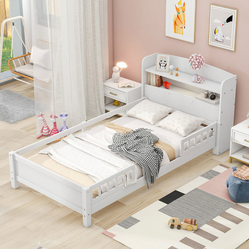 Lit plateforme simple en bois avec éclairage à DEL intégré, tête de lit avec rangement et garde-corps
