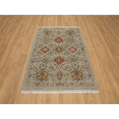 Tapis oriental brun doux kaki de 4 pi 1 po x 6 pi, LE SUNSET ROSETTES, tapis oriental en laine et soie pure, noué à la main