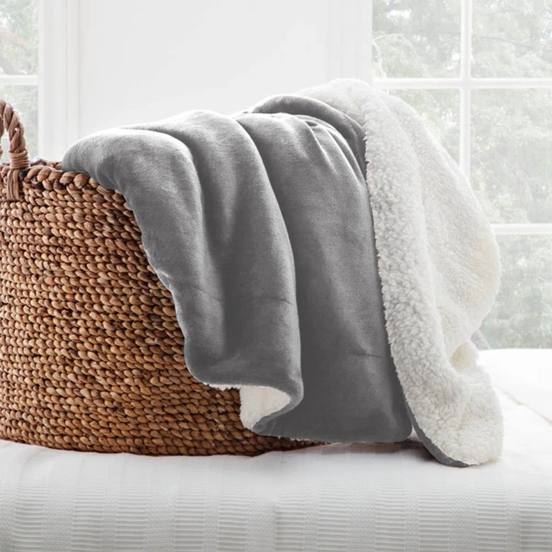 Super Soft Sherpa Fleece Blanket – Reversible Cozy Throw 240 GSM, Silver, 200cm x 150cm