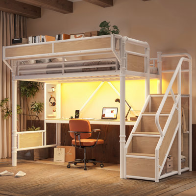 Lit mezzanine simple en métal de taille XL avec bureau intégré et prise de courant, bande DEL, cadre de lit mezzanine en métal avec panneaux perforés et panneaux de rangement en filet, escalier de rangement avec garde-robe, blanc