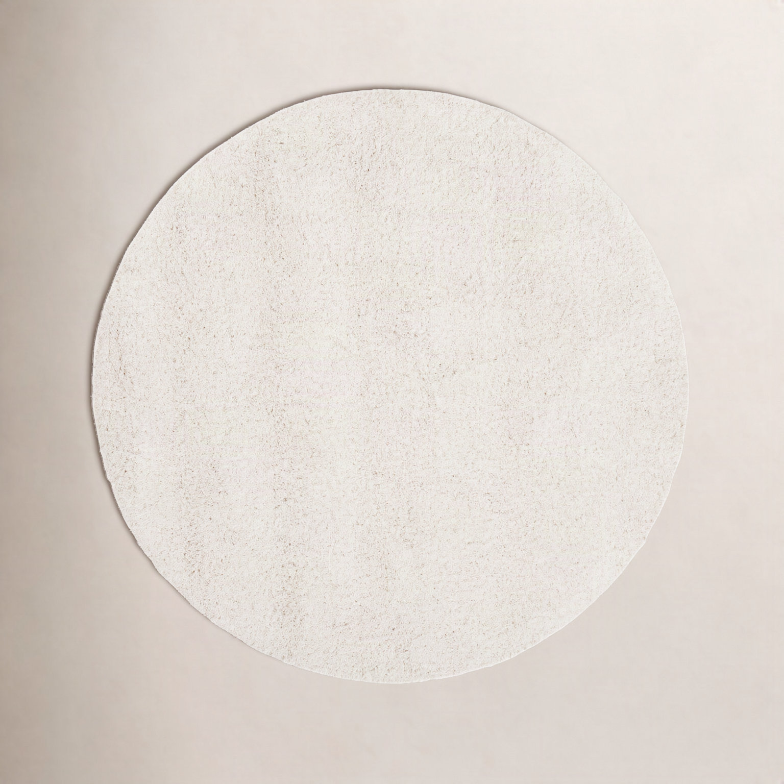 Ivory Shag Rug, Round 4'