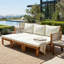 Canapés de patio modernes et peu encombrants, structure en bois, finition beige