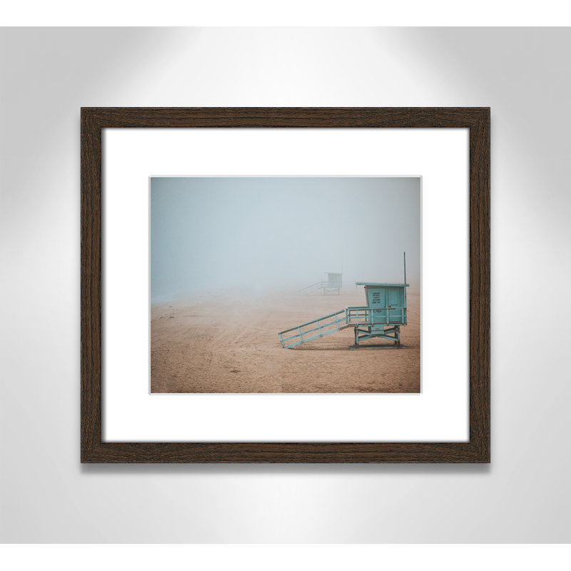 Manhattan Beach par Nathan Dumlao - reproduction d'art sur papier encadrée, H 13 po x l 15 po x P 0,75 po, Noyer