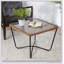 Table basse moderne carrée avec plateau en verre trempé et structure en métal robuste, parfaite pour les intérieurs contemporains et industriels.