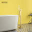 Robinet de baignoire à une poignée et fixation au sol avec douche à main-71368080