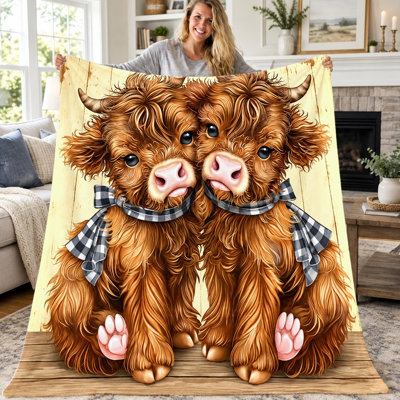 1pc Cute Highland Cow Plush Flannel Blanket, Adorable Two Cows with Scarves Pattern Cozy Warm Blanket for Sofa Bed Couch Travel, Farmhouse Rustic Home Decor Gift All‑Season Blanket,