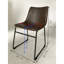 2 chaises de salle à manger de style rétro en cuir de polyuréthane brun antique, assise confortable, pieds en fer noir, l 18,5 po x P 22,25 po x H 31,5 po, couleur. Métal fabriqué à la main. Sièges moulés en plastique.