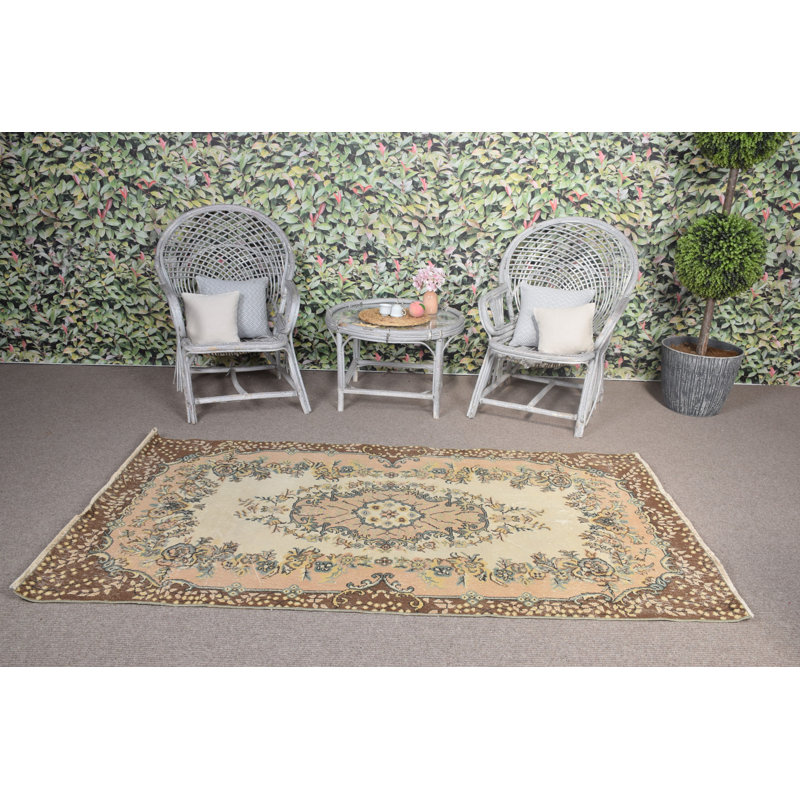 Charmant tapis turc Oushak à motif floral brun rétro pour un look de salon classique