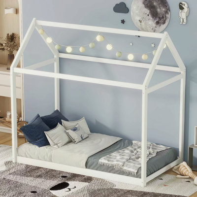 Lit simple en bois