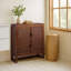 Armoire de rangement moderne Ameer avec 2 portes incrustées en rotin, des tablettes réglables et un cadre en bois massif-118226005