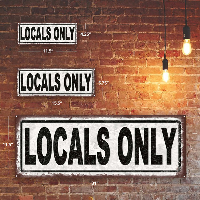 «Locals Only Metal Sign» sur métal, H 11,5 po x l 31 po