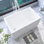 Baignoire autoportante en acrylique blanc brillant, forme rectangulaire spacieuse, trop-plein chromé et bonde escamotable