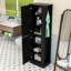 Armoire de rangement autoportante pour salle de bain avec tablettes réglables, dispositif anti-basculement et crochet latéral-1416480914