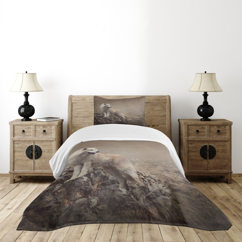 White Twin Quilted Bedspread Set with Wolf Print