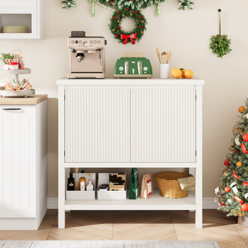 Console de style campagnard avec 2 portes cannelées, canapé de rangement blanc rustique