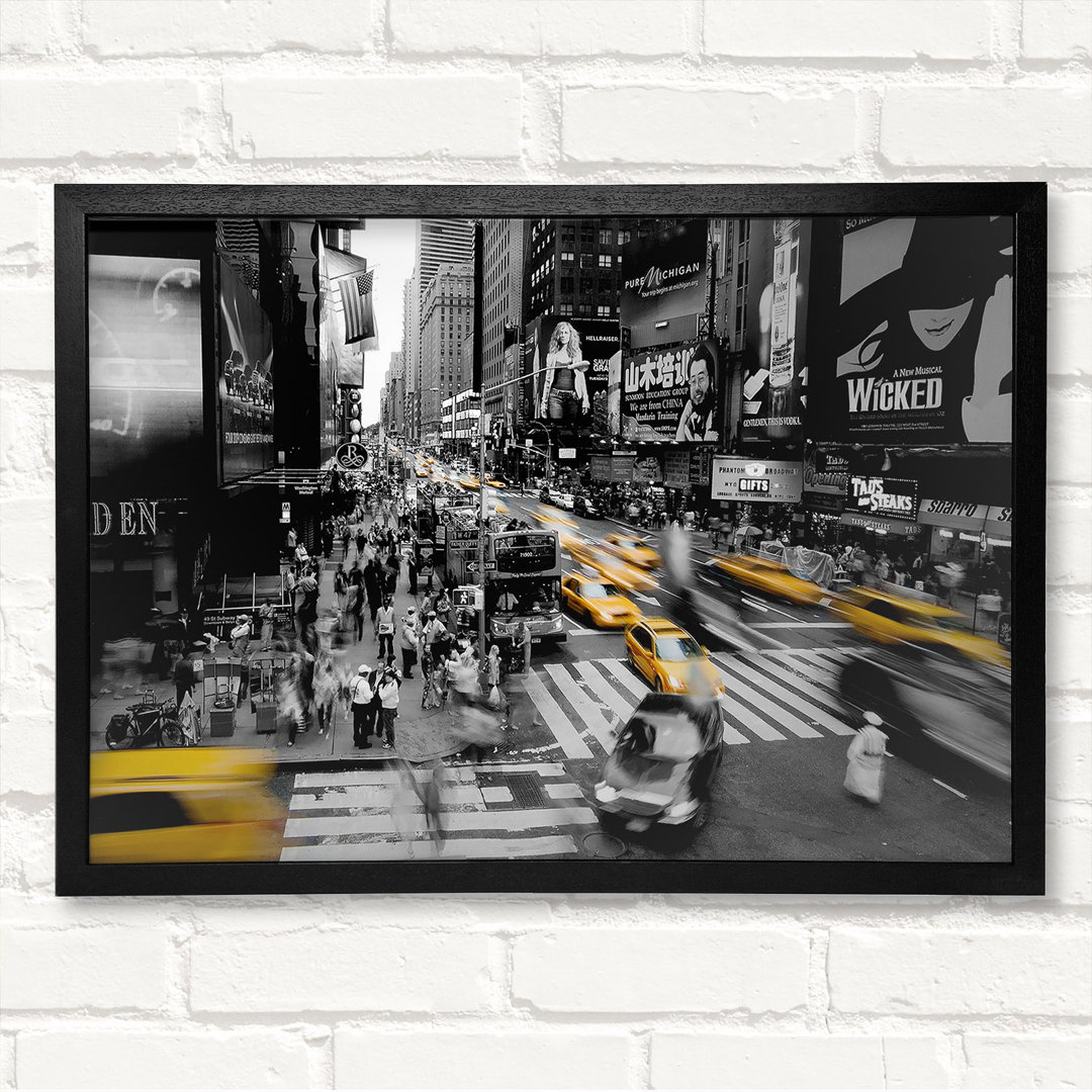 New York City Taxi Blur - Geschlossener Eckrahmen Kunstdrucke auf Holz