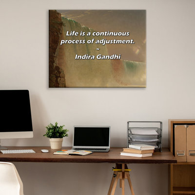 Citation artistique «La vie est un processus continu d'ajustement». Toile tendue par Indira Gandhi