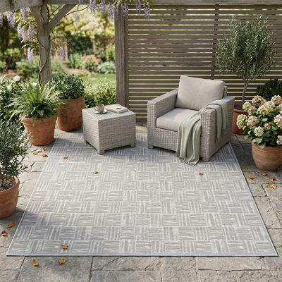 Turkish Unfaded Plaid Indoor Outdoor High-Low Pile Area Rug in Gray/Cream for Patios, Deck, Porch Or Entryway