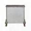 Table de chevet antique à finition platine avec design classique