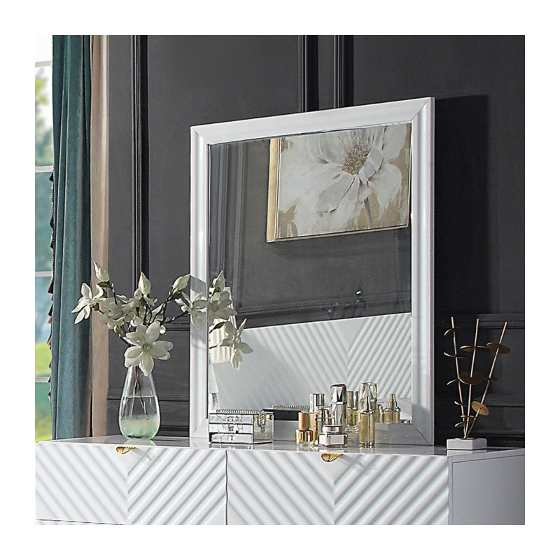 Miroir Gaines, Blanc