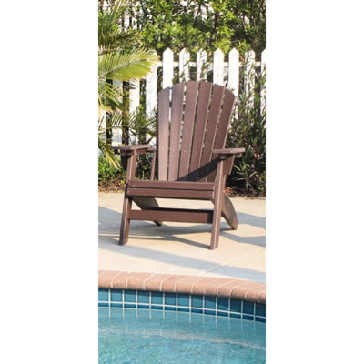 Chaise brune de style brun avec porte-gobelet et siège incurvé