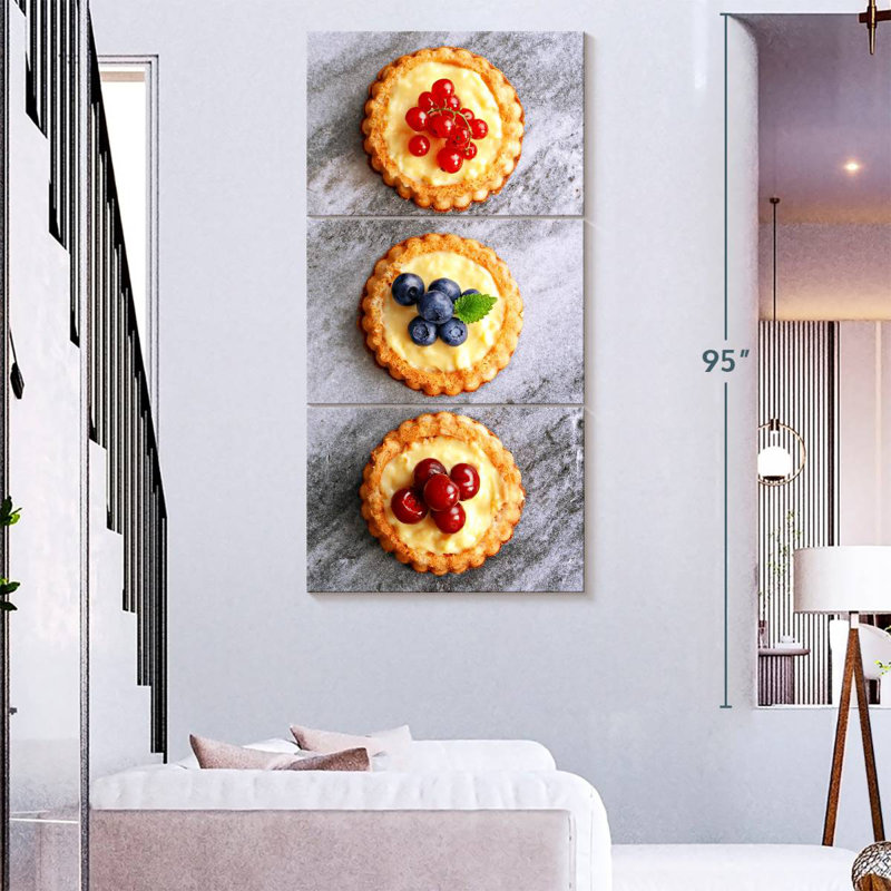 Tartelettes aux baies, H 32 po x l 15 po