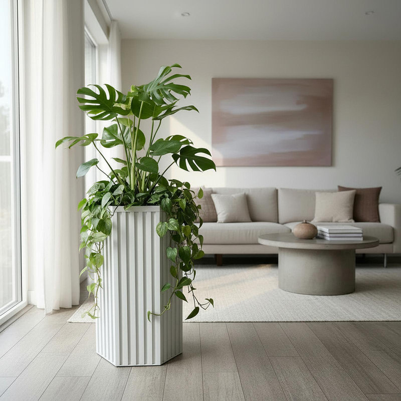 Hexagon Column Planter SM - White, H 30,25 po x l 16,5 po x P 14,38 po, White