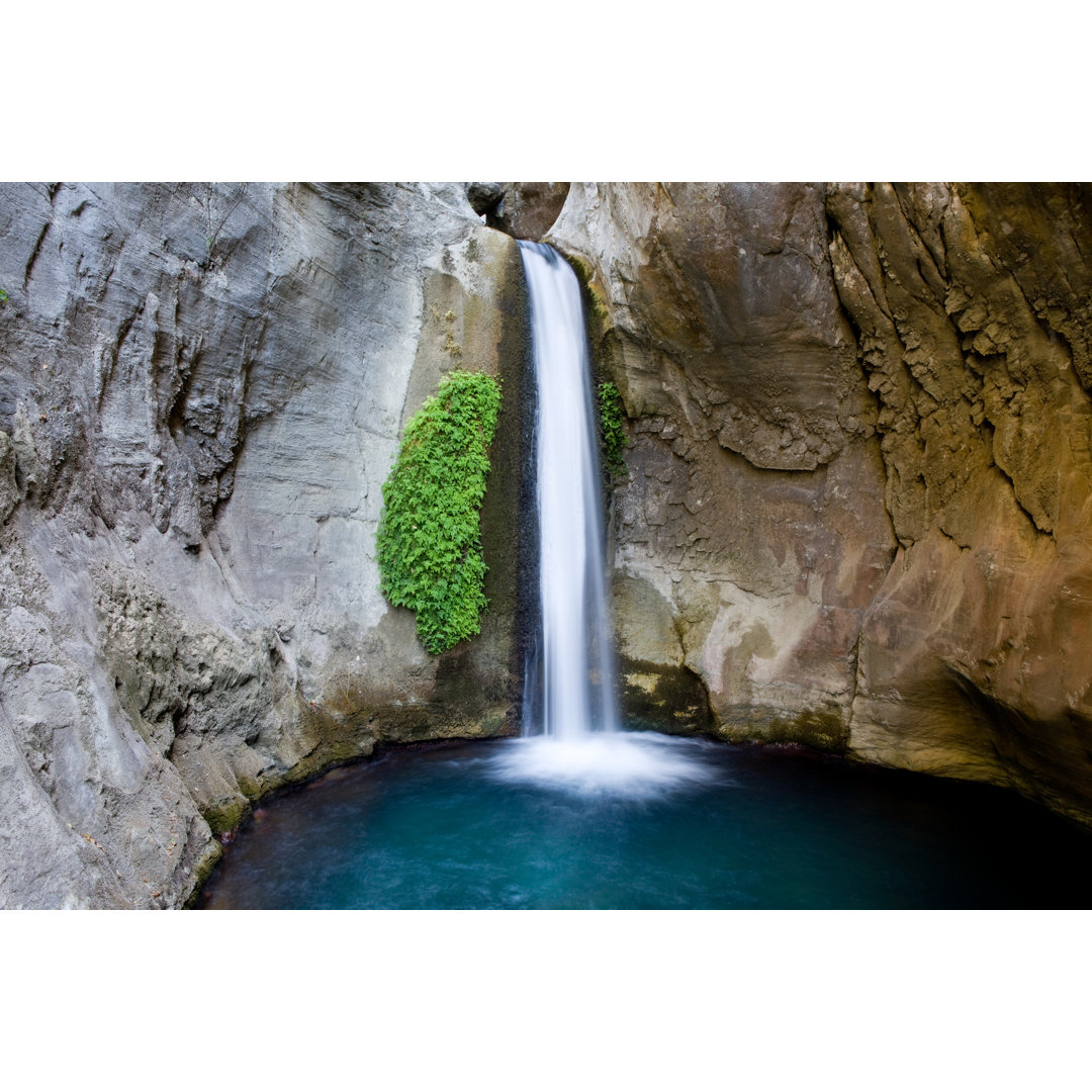 Wasserfall in Alanya Türkei von Selimaksan - Leinwanddrucke