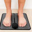Le coussin de massage des pieds à piles EMS ne comprend pas 2 piles AAA offertes pour la fête des Mères