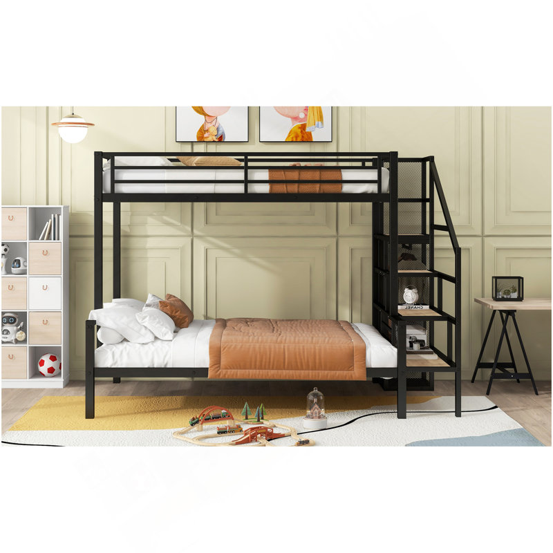 Lit superposé simple au-dessus d'un lit double en métal avec escalier de rangement et garde-robe ouverte, noir