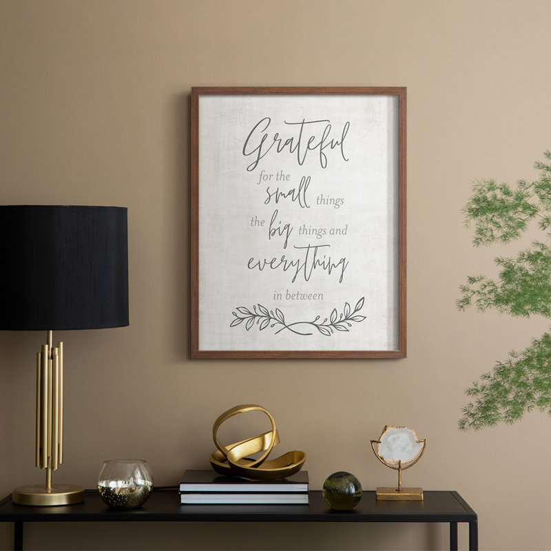«Grateful for the Small Things», reproduction encadrée - bois massif, Noyer, H 21 po x l 17 po