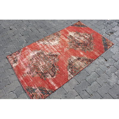 Tapis turc rouge de luxe: Accent en laine rétro pour la chambre à coucher - Esthétique antique exclusive