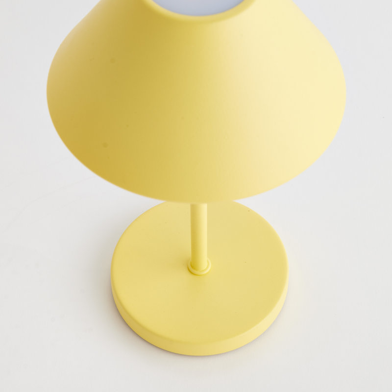 Abat-jour en métal 10 po Fununa, H 10 po x l 6 po x P 6 po, Jaune