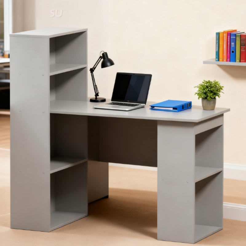 Bureau d'ordinateur compact avec bibliothèque, parfait pour un petit bureau à domicile et un poste de travail efficace